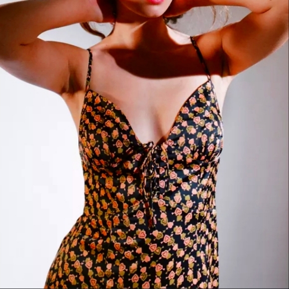 New Urban Outfitters Mariah lace up midi slip dress hearts size xs - Picture 3 of 8